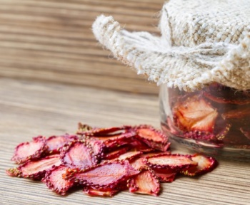 How to Use Freeze-Dried Strawberries: Creative Ideas and Tips