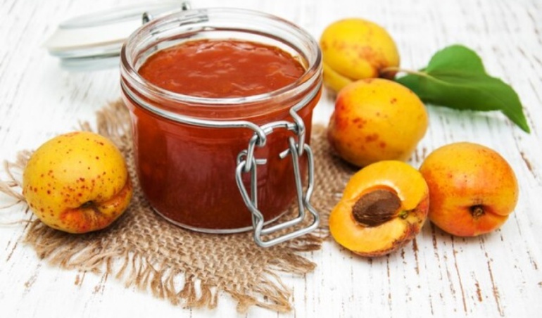 Apricot Jam from Dried Fruit: How to Make