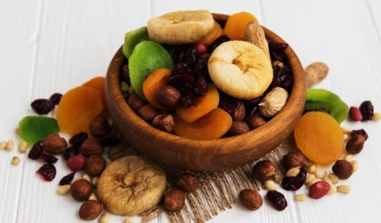 What Dried Fruits Are in Tropical Trail Mix?