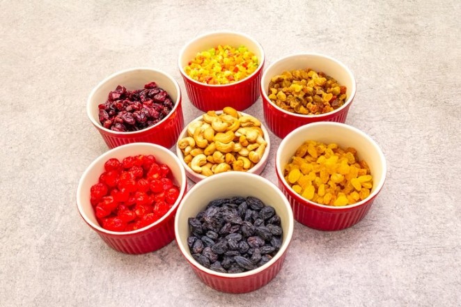 How Many Calories in a Half Cup of Dried Fruit?