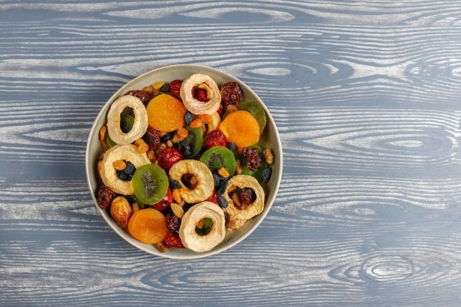 How Many Calories in a Half Cup of Dried Fruit?