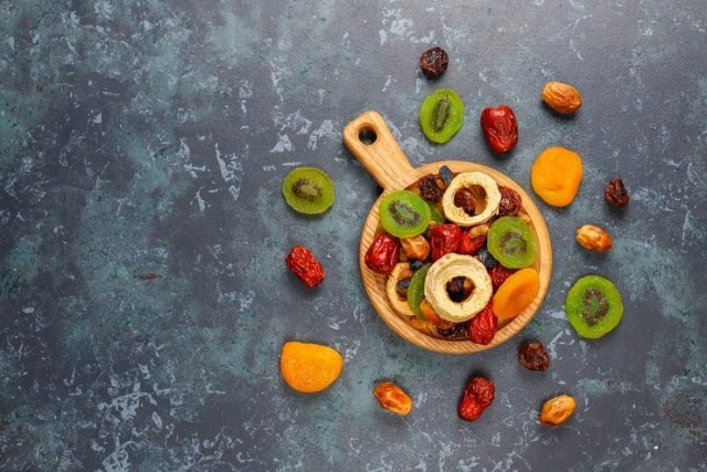 How Many Calories in a Half Cup of Dried Fruit?